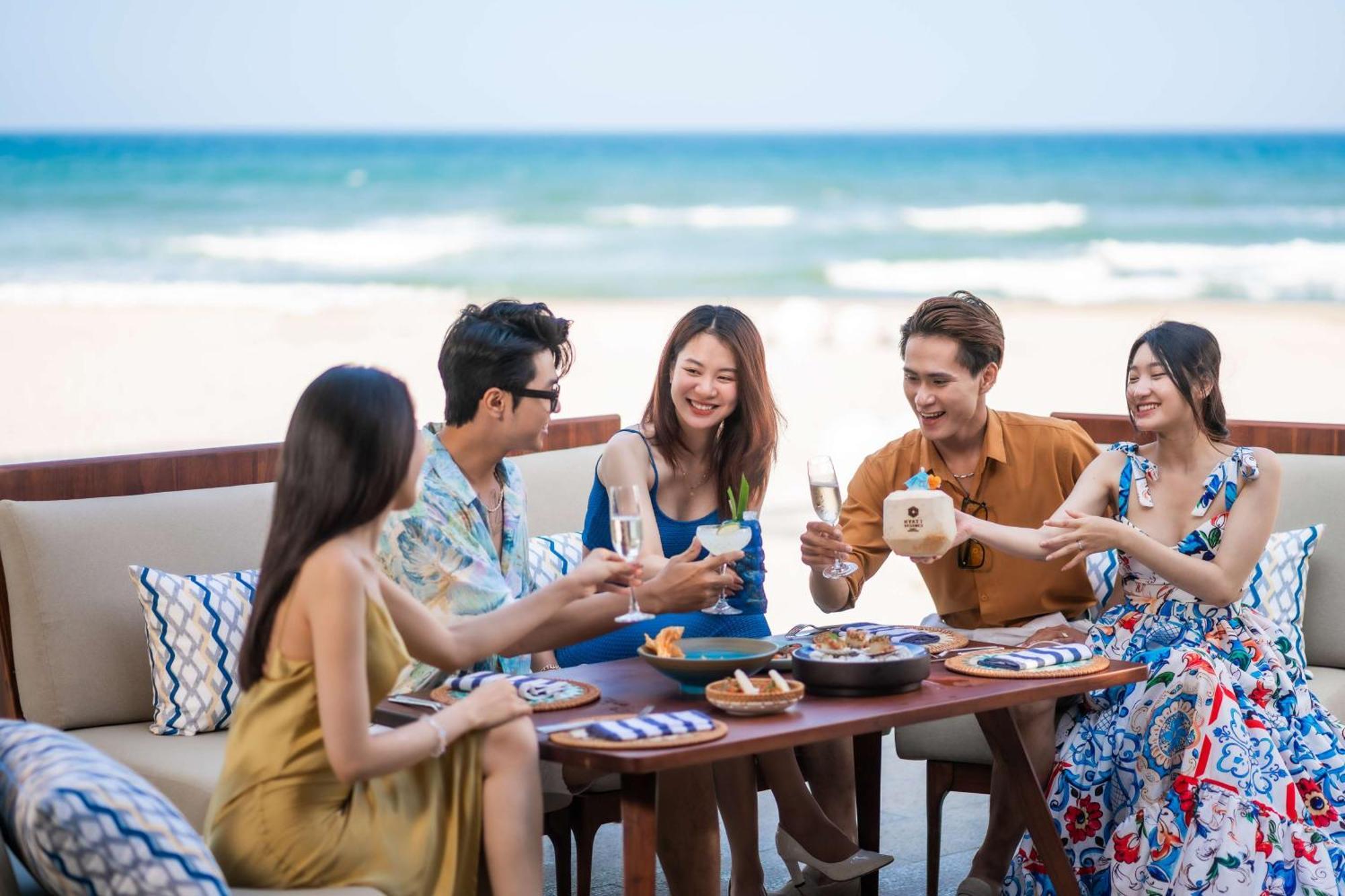 Hyatt Regency Danang Resort And Spa Exteriér fotografie A group of tourists in Nha Trang