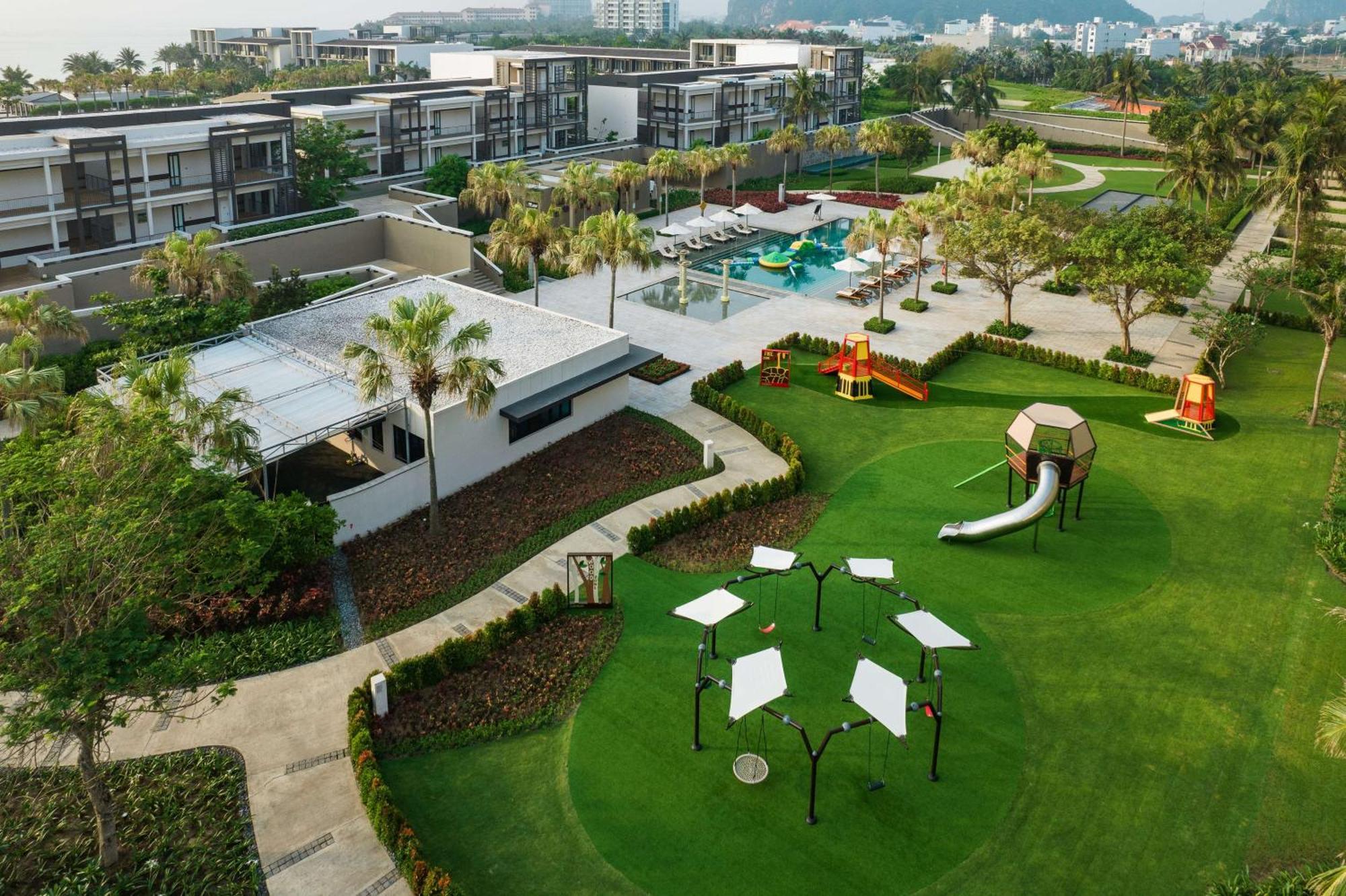 Hyatt Regency Danang Resort And Spa Exteriér fotografie The clubhouse at the Vinpearl Golf Club