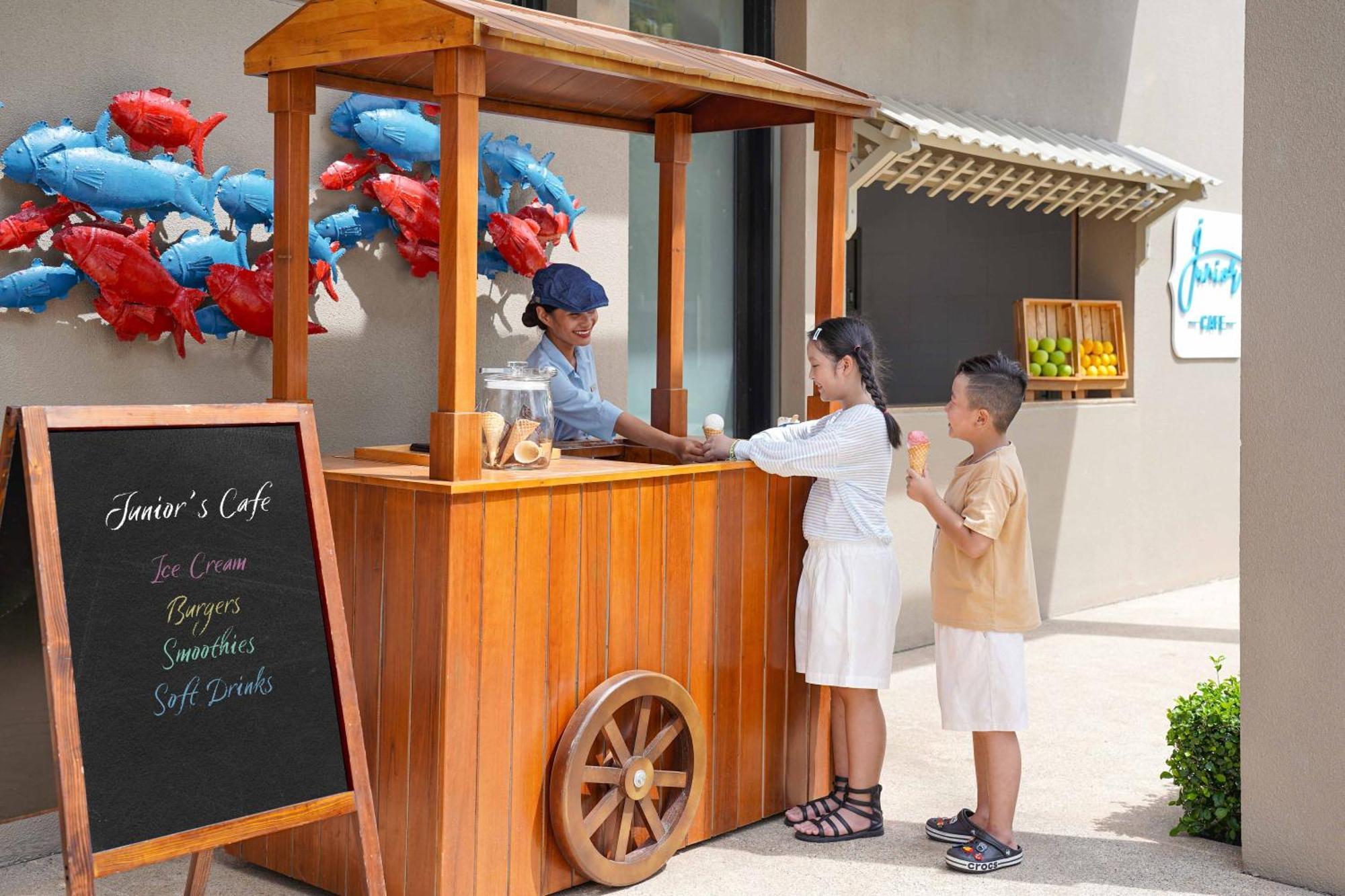 Hyatt Regency Danang Resort And Spa Exteriér fotografie The Junior's Cafe